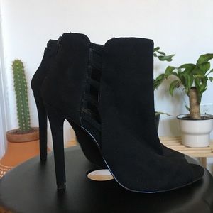 💫Black suede heels. 💫